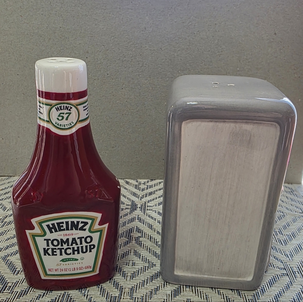 Heinz Ketchup And Napkin Salt Pepper Shaker Set #137